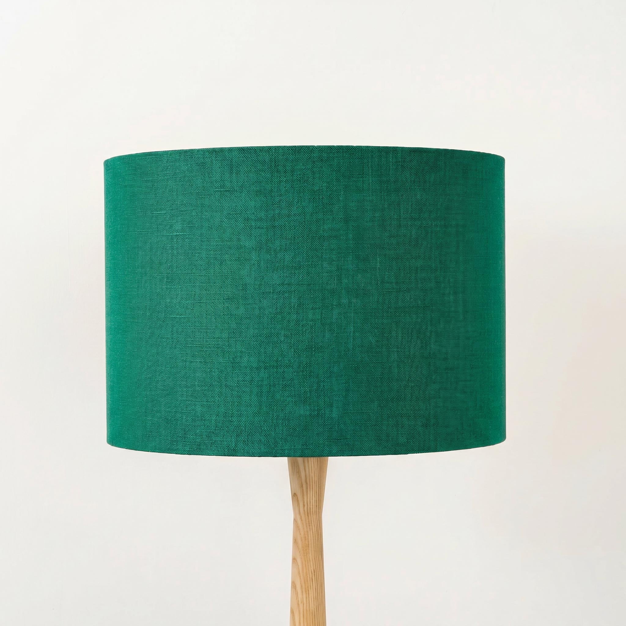 emerald-green-linen-lampshade-wooden-table-lamp_png.jpg